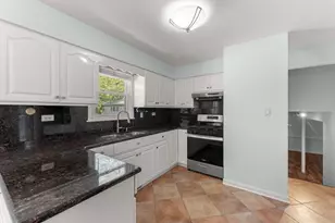 7907 W 74th St, Bridgeview, IL 60455 - Photo 9