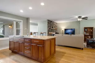 415 Maplewood Dr, Sycamore, IL 60178 - Photo 9