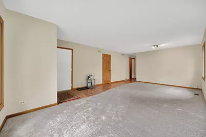 S075 Pleasant Hill Road, Wheaton, IL 60187 - Photo 5