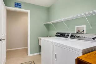 638 Handel Ln, Woodstock, IL 60098 - Photo 17