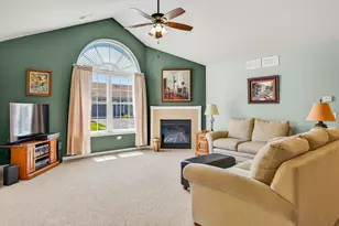 638 Handel Ln, Woodstock, IL 60098 - Photo 5