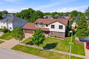 6723 Kingswood Rd, Willowbrook, IL 60527 - Photo 5