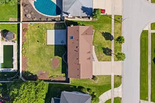 6723 Kingswood Rd, Willowbrook, IL 60527 - Photo 3