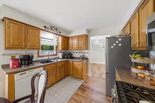 5815 W 87th Pl, Oak Lawn, IL 60453 - Photo 7