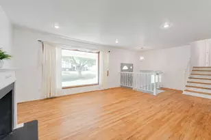 945 Nottingham Ln, Crystal Lake, IL 60014 - Photo 5