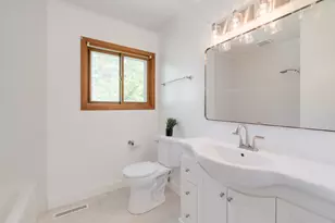 945 Nottingham Ln, Crystal Lake, IL 60014 - Photo 9