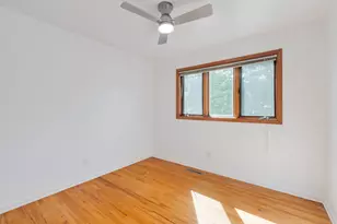 945 Nottingham Ln, Crystal Lake, IL 60014 - Photo 11