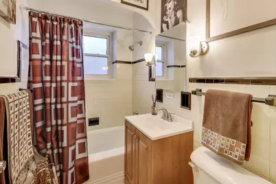 2641 W Fitch Avenue #2, Chicago, IL 60645 - Photo 15