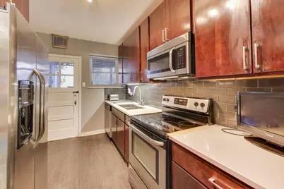 2641 W Fitch Avenue #2, Chicago, IL 60645 - Photo 9