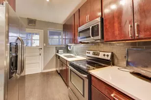2641 W Fitch Ave, Chicago, IL 60645 - Photo 9