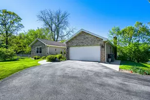 22888 W North Lakewood Ln W, Lake Zurich, IL 60047 - Photo 1