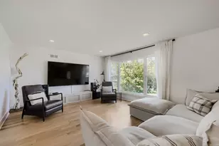 22888 W North Lakewood Ln W, Lake Zurich, IL 60047 - Photo 9