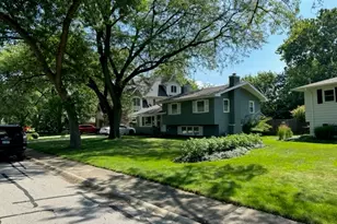 916 Lilac Ln, Naperville, IL 60540 - Photo 1