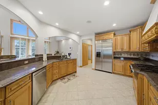 651 Anne Ln, Bolingbrook, IL 60440 - Photo 7