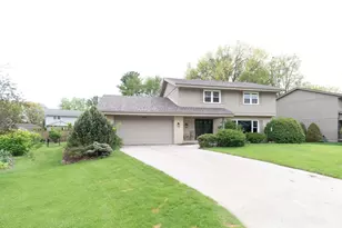 5841 Hoylake Dr, Rockford, IL 61107 - Photo 3