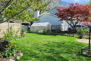 301 Oakbrook Ct, Bartlett, IL 60103 - Photo 5