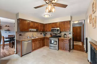 900 Carol Ln, Crete, IL 60417 - Photo 7
