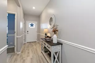 979 Crestview Ln, Pingree Grove, IL 60140 - Photo 3