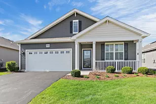 979 Crestview Ln, Pingree Grove, IL 60140 - Photo 1