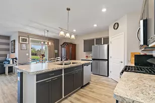 979 Crestview Ln, Pingree Grove, IL 60140 - Photo 5