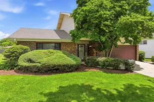 415 Cypress Ct, Schaumburg, IL 60193 - Photo 1
