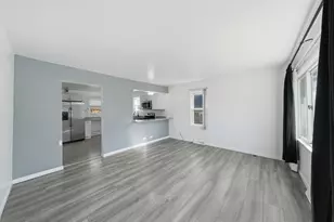 349 Woodland Dr, Grayslake, IL 60030 - Photo 5