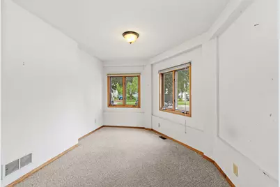 1302 State Street, Dekalb, IL 60115 - Photo 9