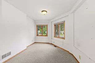 1302 State St, Dekalb, IL 60115 - Photo 9