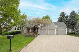 211 Ridge Ln, Lake in the Hills, IL 60156 - Photo 3