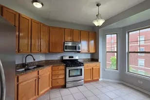 715 Astor Ln, Wheeling, IL 60090 - Photo 17
