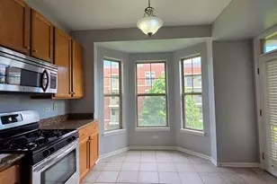 715 Astor Ln, Wheeling, IL 60090 - Photo 5