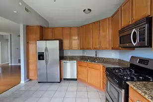 715 Astor Ln, Wheeling, IL 60090 - Photo 3