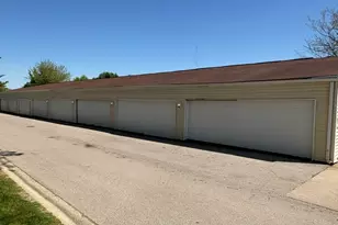 200 S Waters Edge Dr, Glendale Heights, IL 60139 - Photo 3
