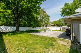 3018 Springfield Rd, East Peoria, IL 61611 - Photo 15