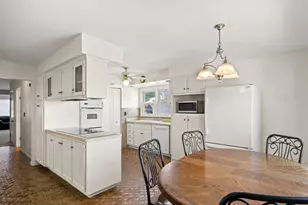 8434 W 50th St, McCook, IL 60525 - Photo 11
