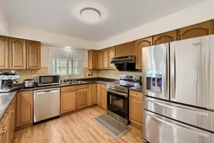 4092 Victoria Dr, Hoffman Estates, IL 60192 - Photo 7