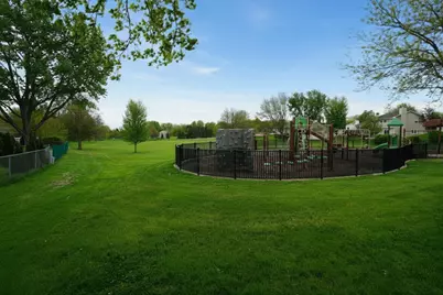4092 Victoria Drive, Hoffman Estates, IL 60192 - Photo 31