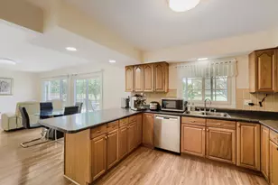 4092 Victoria Dr, Hoffman Estates, IL 60192 - Photo 9