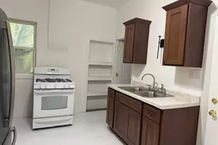 1005 W Taylor St, Bloomington, IL 61701 - Photo 5