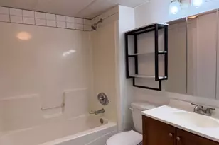 1005 W Taylor St, Bloomington, IL 61701 - Photo 9