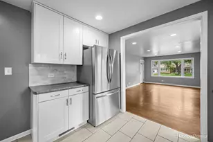 352 Brice Ave, Mundelein, IL 60060 - Photo 9