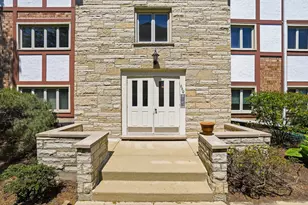 660 Ballantrae Dr, Northbrook, IL 60062 - Photo 3