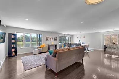 1245 Biscayne Drive, Elk Grove Village, IL 60007 - Photo 5