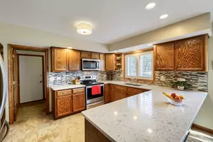 245 Old Forge Rd, Elgin, IL 60123 - Photo 19
