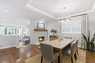 1209 W Roscoe St, Chicago, IL 60657 - Photo 9