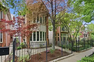 1209 W Roscoe St, Chicago, IL 60657 - Photo 1
