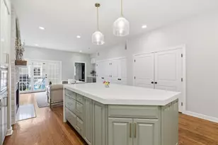1209 W Roscoe St, Chicago, IL 60657 - Photo 13