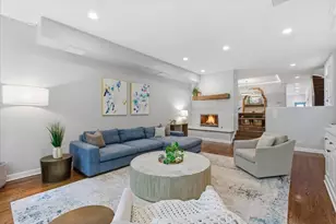 1209 W Roscoe St, Chicago, IL 60657 - Photo 7