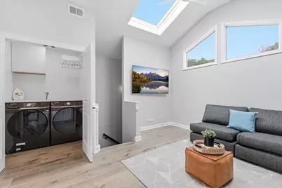 1209 W Roscoe Street, Chicago, IL 60657 - Photo 35