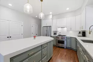 1209 W Roscoe St, Chicago, IL 60657 - Photo 15